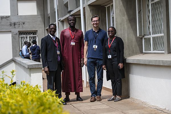Matthias Eder (2. v.r.) mit dem IRDIS-Team (v.l.n.r.): Programme Leader Fr. Adrien Sawadogo, Assistant ‎Administrator Abdallah Leboi und Administratorin Milkah Bosibori Kiboi. ‎