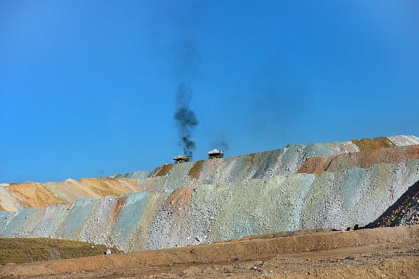 Abraumhalden der Kupfermine Tintaya des Unternehmens Glencore. 