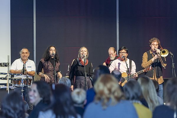 Salsa-Band „Sin Fronteras“‎