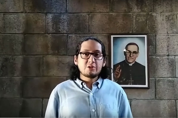 Rodrigo Recinos spricht per Videobotschaft über die politische Lage in El Salvador, die er im Lichte Oscar Romeros deutet. 
