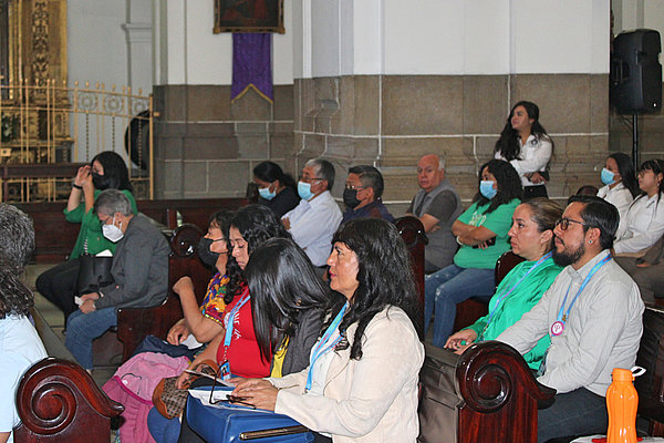 Blick ins Publikum: In der Kathedrale des Erzbistums von Guatemala wird der jährliche Bericht von ODHAG zur Situation von Kindern und Jugendlichen vorgestellt .