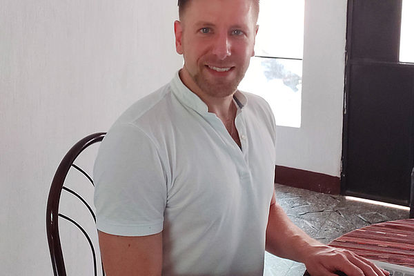 Sebastian May im Home Office