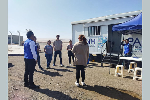 Im Juni 2023 traf sich das Team von Caritas international in Kolumbien mit Vertreter*innen der Internationalen Organisation für Migration an der Grenze zu Chile.
