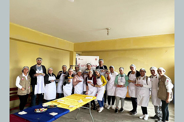 Caritas international organisiert regelmäßig Workshops zu verschiedenen Themen. Im Juni 2023 fand im Rahmen des Projekts EuroPana in Chosica bei Lima dieser Workshop zu gesunder Ernährung statt. Jonas Brenner und seine Teamkolleg*innen waren dabei.