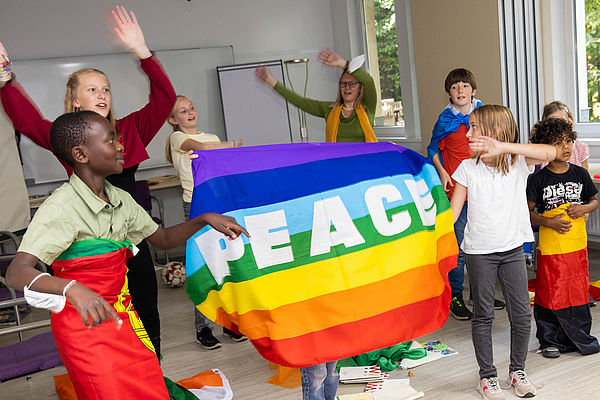 Gemeinsame Aktion der Kinder und Jugendlichen