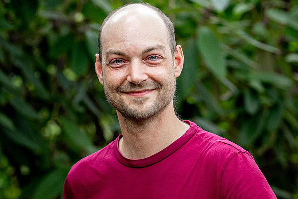 Christoph Schlimpert ist ehemalige Fachkraft und heute ZFD-Referent bei AGIAMONDO.