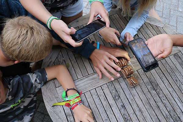 Workshop "Filmen mit dem Smartphone" für Kinder und Jugendliche bei AGIAMONDO/ AGEH