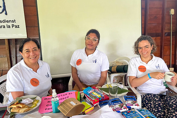 Liz Yasmit Arevalo Naranjo, Luz Gloria Angulo Tapia und Mariana Saez Uribe  (von links) sind Mitlgiederder Corporación Vinculos.