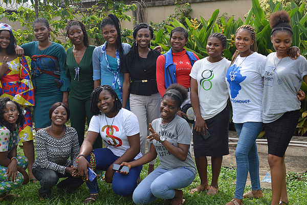 Schülerinnen des Friedensprojekts bei einem Wochenend-Seminar in Onitsha